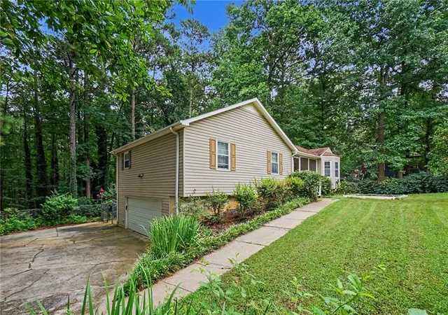 Photo 2 of Single family home for sale at 6160 Picketts Ridge, Acworth, GA 30101 | MLS# 7812287 | Listing updated on 2026-10-08