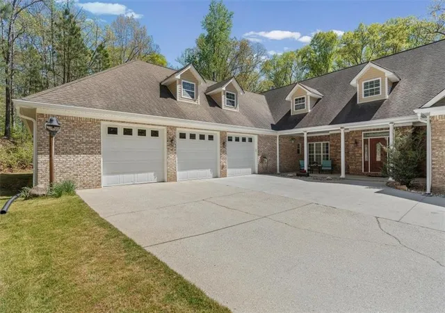 2nd image of 8878 Brewer Rd, Douglasville, GA 30134 | MLS# 7757710