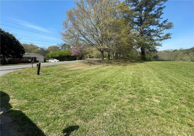 Photo 3 of Sale Pending at 141 Dickson Rd, Marietta, GA 30066 | MLS# 7548878 | Listing updated on 2026-04-13