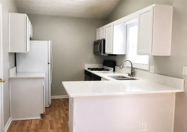 Photo 3 of Sale Pending at 100 Kincade Ct, Woodstock, GA 30188 | MLS# 7810955 | Listing updated on 2026-08-17
