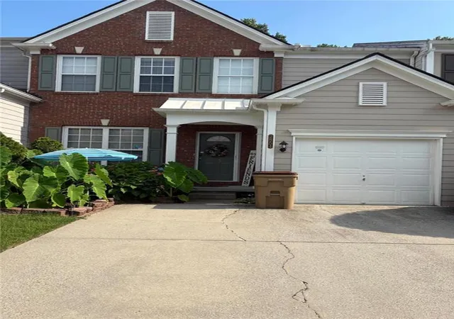 Photo 3 of Sale Pending at 2854 Commonwealth Cir, Alpharetta, GA 30004 | MLS# 7803766 | Listing updated on 2026-10-07