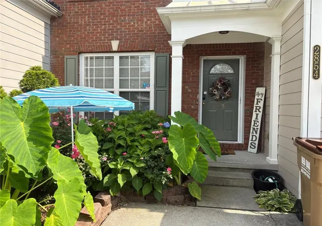 Photo 3 of Sale Pending at 2854 Commonwealth Cir, Alpharetta, GA 30004 | MLS# 7803766 | Listing updated on 2026-10-07