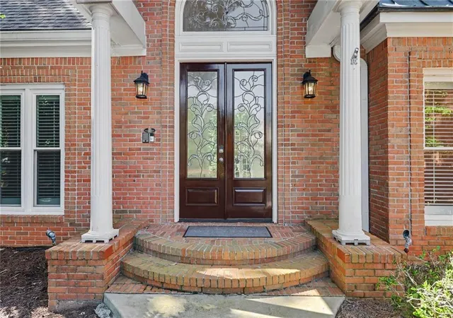 Photo 2 of Single family home for sale at 200 Wicklawn Way, Roswell, GA 30076 | MLS# 7816732 | Listing updated on 2026-09-11