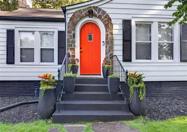 2nd image of 946 Victory Dr Sw, Atlanta, GA 30310 | MLS# 7813549