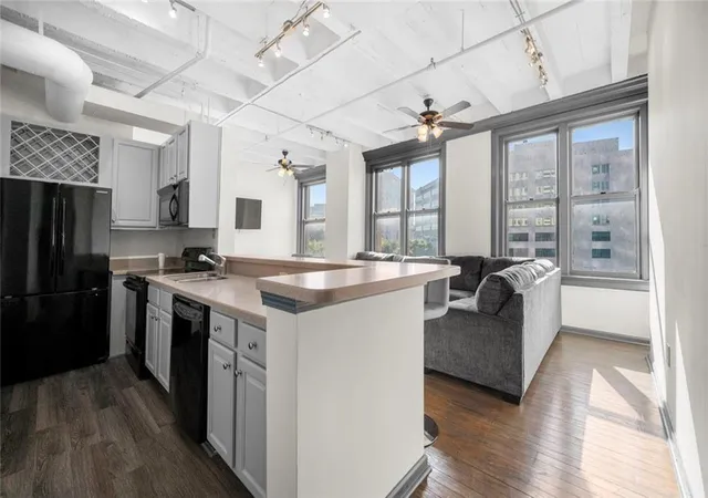 2nd image of 32 Peachtree St Nw #508, Atlanta, GA 30303 | MLS# 7756969