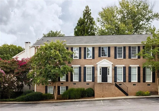 Photo 4 of Condo for sale at 1101 Collier Rd NW #R4, Atlanta, GA 30318 | MLS# 7819233 | Listing updated on 2026-08-14