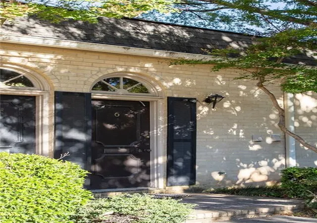 Listing Photo 1 - Condo for sale in building located at 5400 Roswell Rd, Atlanta, GA 30342 - Unit #A6