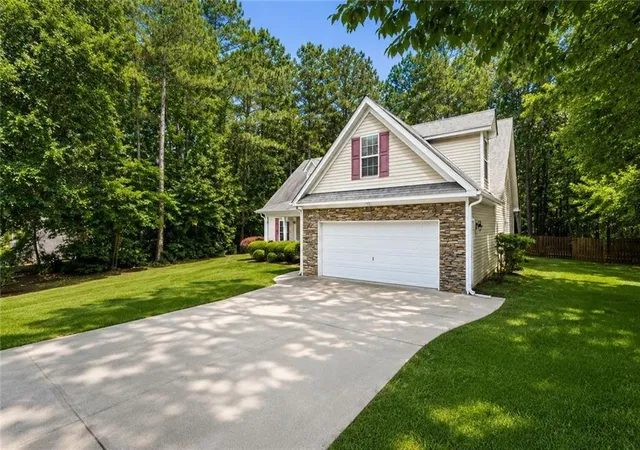 Photo 3 of Single family home for sale at 8876 Camp Tree Ct, Winston, GA 30187 | MLS# 7802288 | Listing updated on 2026-09-10