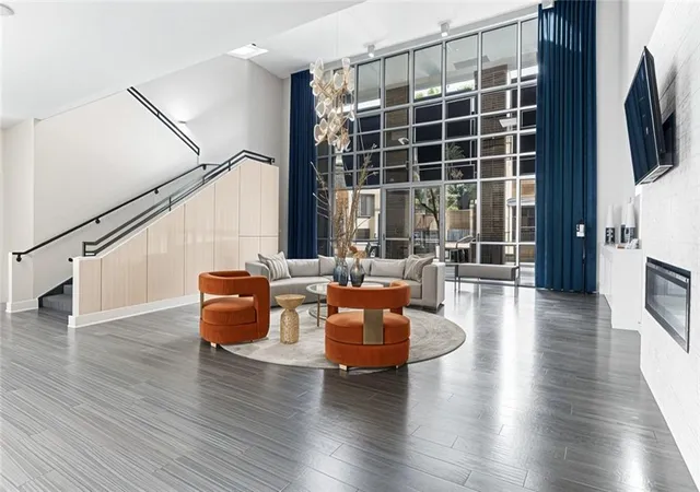 image of 711 Cosmopolitan Dr, Atlanta, GA 30324