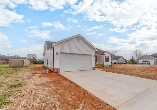 Homes for sale in Chatsworth, GA | 22 Lyndsey Dr, Chatsworth, GA 30705 | MLS# 7719052