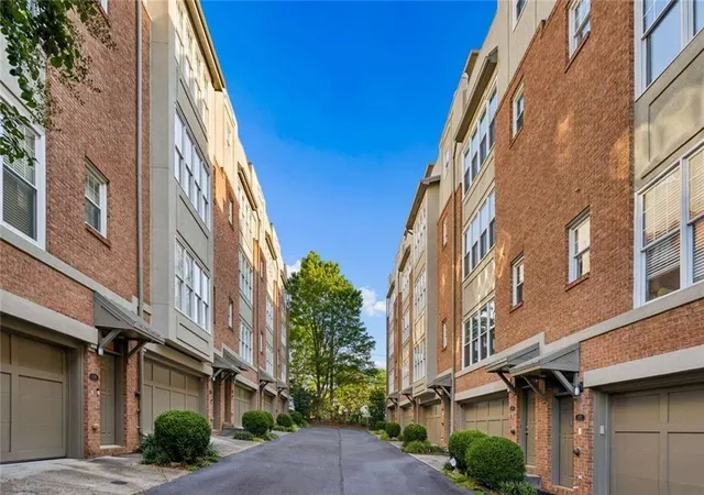 3rd image of 1380 Parkview Ln Ne, Atlanta, GA 30324 | MLS# 7816626
