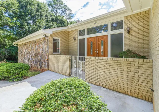 2nd image of 2406 Lost Valley Trl Se, Conyers, GA 30094 | MLS# 7794828