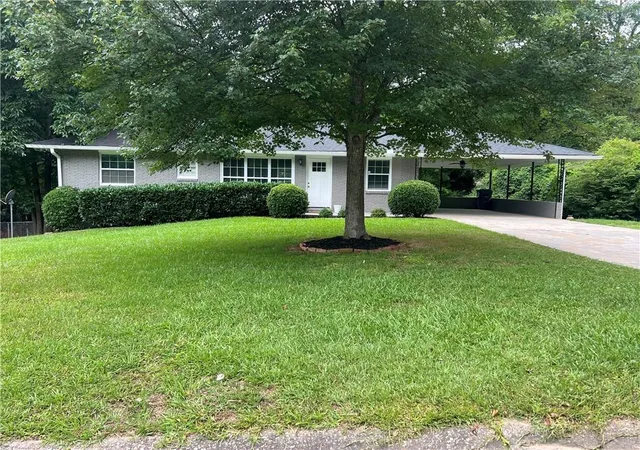 Photo 2 of Single family home for sale at 2329 Elmwood Cir Se, Atlanta, GA 30339 | MLS# 7813010 | Listing updated on 2026-09-15