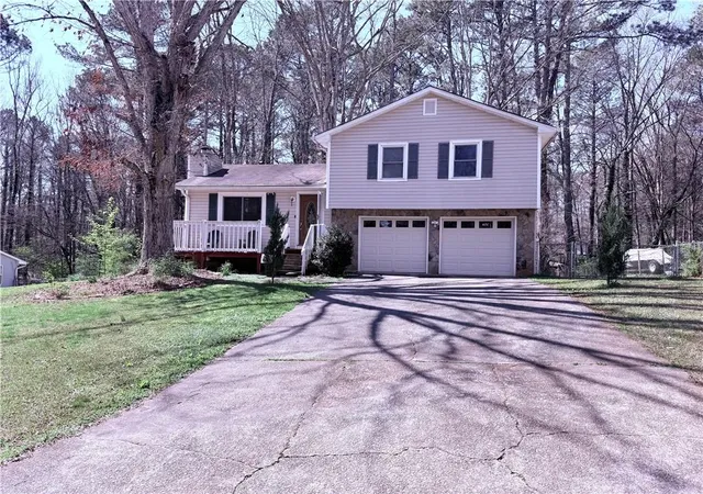 Photo 3 of Single family home for sale at 4135 Tanglewood Rd Se, Snellville, GA 30039 | MLS# 7734499 | Listing updated on 2026-08-20