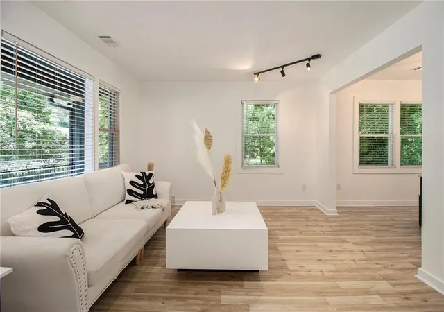 4th image of 2537 Baker Rd Nw, Atlanta, GA 30318 | MLS# 7714730