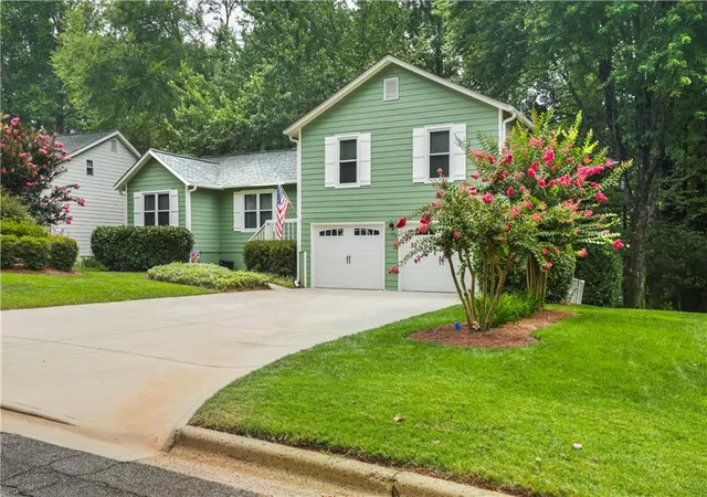 Photo 2 of Sale Pending at 435 Tyson Cir, Roswell, GA 30076 | MLS# 7814510 | Listing updated on 2026-08-18