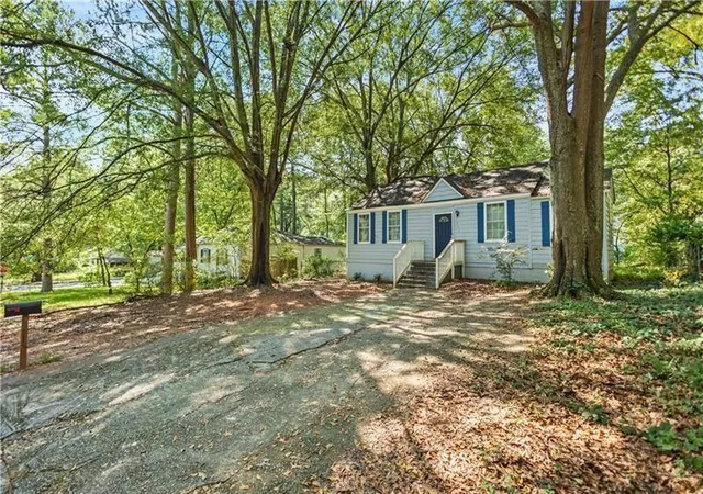 Homes for sale in Atlanta, GA | 1324 Almont Dr Sw, Atlanta, GA 30310 | MLS# 7753856