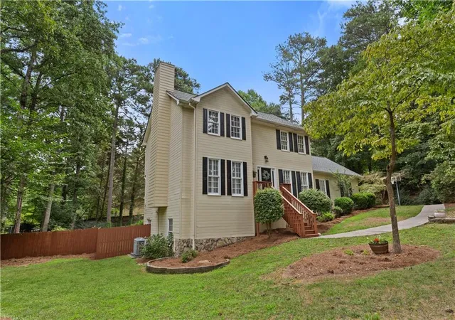 Photo 4 of Single family home for sale at 303 Gantt Tr, Woodstock, GA 30188 | MLS# 7810064 | Listing updated on 2026-09-16
