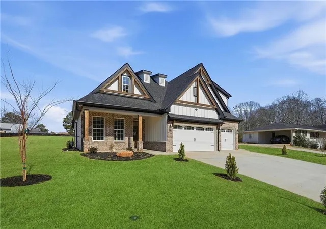 2nd image of 2322 Rockbridge Rd Sw, Stone Mountain, GA 30087 | MLS# 7716149