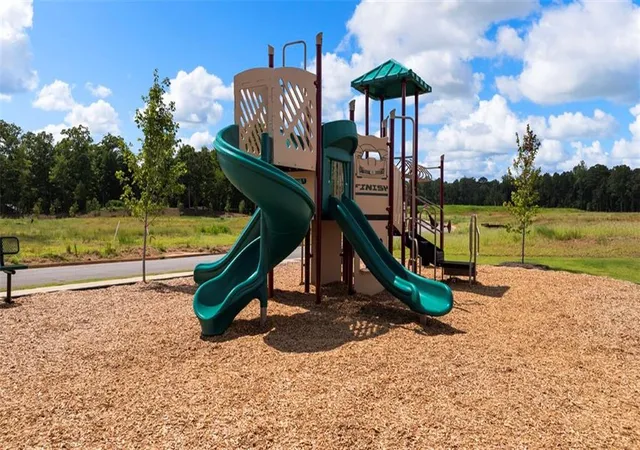 Photo 4 of Sale Pending at 952 Bergamot Way, Locust Grove, GA 30248 | MLS# 7814672 | Listing updated on 2026-10-10