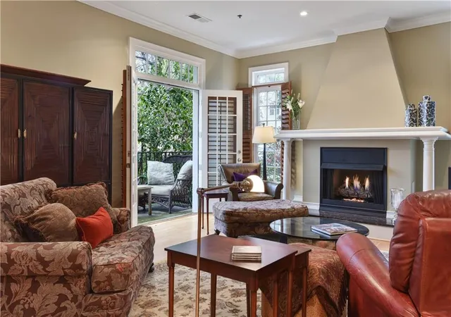 Condominium at 270 15Th St Ne #206, Atlanta, GA 30309 | MLS# 5981028 | | Sold on 2018-04-30