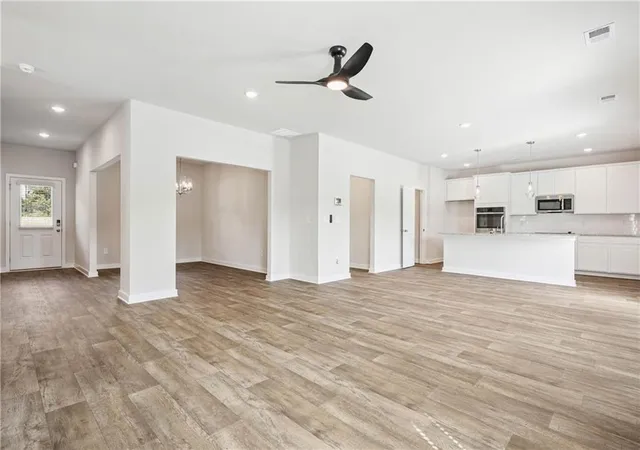 Photo 3 of Single family home for sale at 470 Orwell Dr, Social Circle, GA 30025 | MLS# 7828714 | Listing updated on 2026-09-16