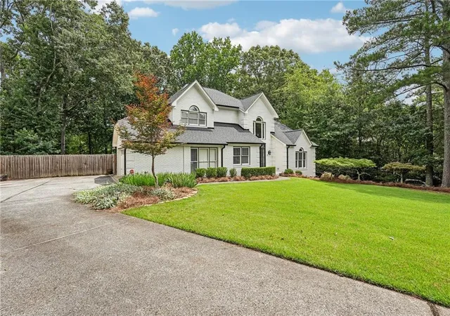 Photo 2 of Sale Pending at 5170 Forest Run Tr, Johns Creek, GA 30022 | MLS# 7805152 | Listing updated on 2026-10-11