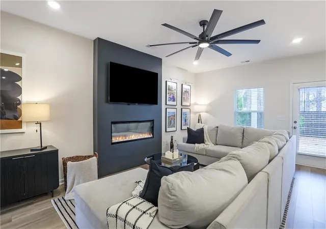 3rd image of 1170 Chastain Dr, Sugar Hill, GA 30518 | MLS# 7729452