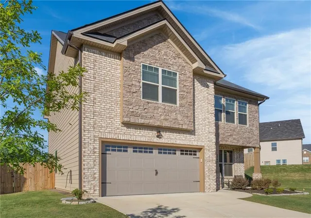 Photo 2 of Single family home for sale at 1740 Middle Brk Dr, Conyers, GA 30012 | MLS# 7784679 | Listing updated on 2026-08-27