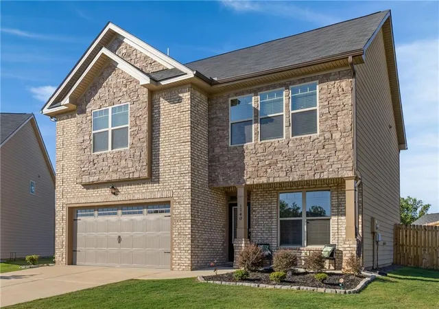 Photo 3 of Single family home for sale at 1740 Middle Brk Dr, Conyers, GA 30012 | MLS# 7784679 | Listing updated on 2026-08-27