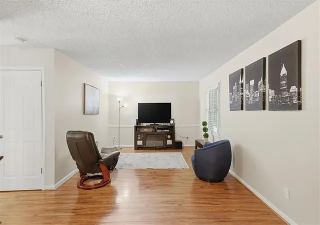 4th image of 225 Triumph Dr Nw, Atlanta, GA 30327 | MLS# 7751449