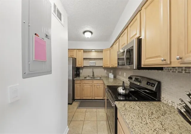 5th image of 225 Triumph Dr Nw, Atlanta, GA 30327 | MLS# 7751449