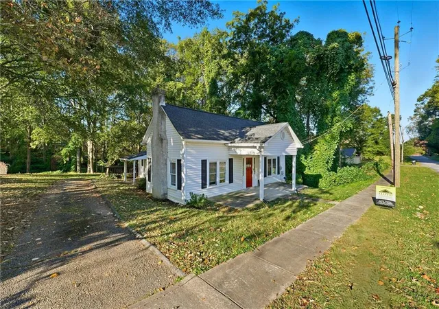 3rd image of 145 Wall St, Waco, GA 30182 | MLS# 7808267