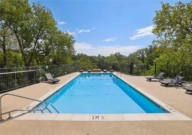 2nd image of 2285 Peachtree Rd Ne, Atlanta, GA 30309