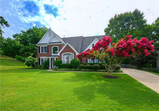 2nd image of 490 Ruby Forest Pkwy, Suwanee, GA 30024 | MLS# 7798847