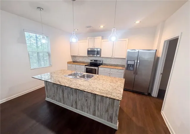 2nd image of 611 Dodson Lake Ct, Fairburn, GA 30213 | MLS# 7818187