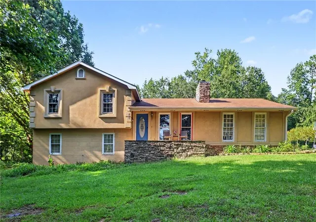 1st image of 150 Aspen Lake Dr E, Newnan, GA 30263 | MLS# 7818898
