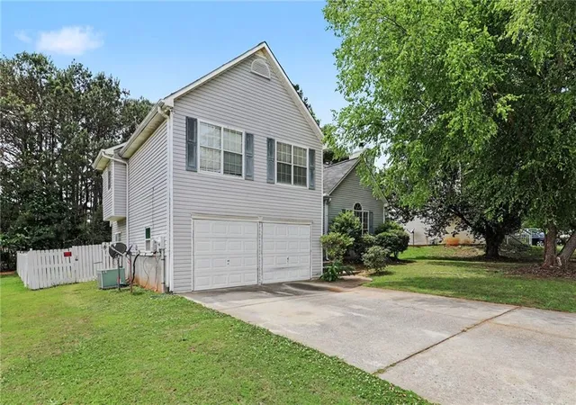 2nd image of 10617 Barberry Dr, Hampton, GA 30228 | MLS# 7769213