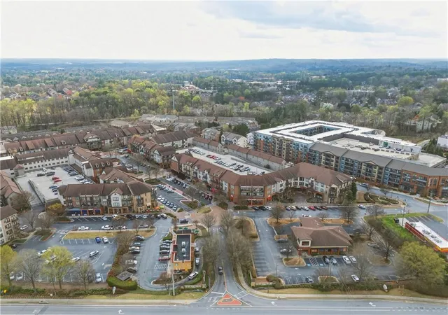 Listing Photo 2 - Condo for sale in building located at 4805 W Vlg Wy SE, Smyrna, GA 30080 - Unit #3204