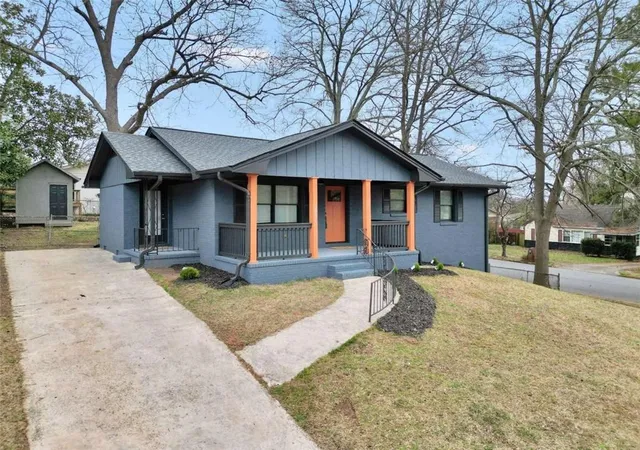 Photo 4 of Sale Pending at 2940 Harris St, Atlanta, GA 30344 | MLS# 7794210 | Listing updated on 2026-09-09