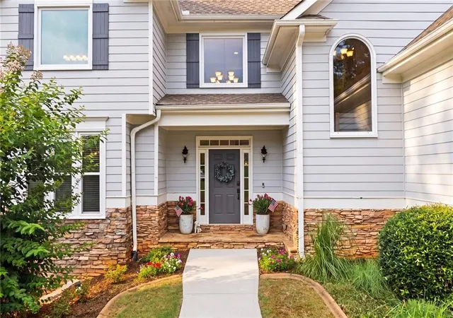 Photo 3 of Single family home for sale at 915 Sentry Ridge Xing, Suwanee, GA 30024 | MLS# 7817737 | Listing updated on 2026-09-20