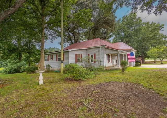 Photo 4 of Single family home for sale at 1953 Tyus Carrollton Rd, Carrollton, GA 30117 | MLS# 7811738 | Listing updated on 2026-09-11