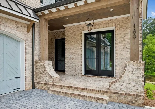 Photo 2 of Single family home for sale at 160 Lake Ests Dr, Roswell, GA 30075 | MLS# 7781573 | Listing updated on 2026-09-18