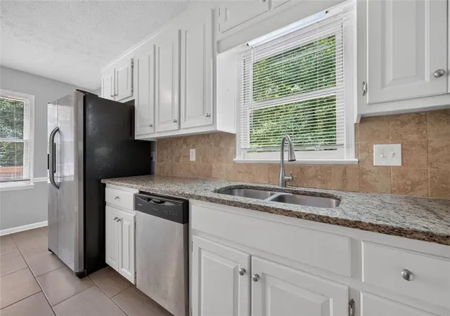 Photo 3 of Sale Pending at 1675 Longwood Dr Sw, Marietta, GA 30008 | MLS# 7785242 | Listing updated on 2026-09-22