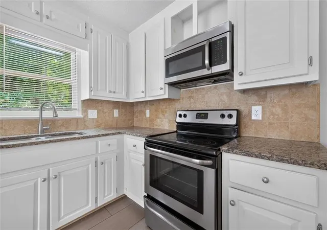 Photo 4 of Sale Pending at 1675 Longwood Dr SW, Marietta, GA 30008 | MLS# 7785242 | Listing updated on 2026-09-22