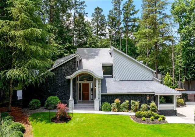 Photo 1 of Single family home for sale at 4070 Whitewater Crk Rd, Atlanta, GA 30327 | MLS# 7812324 | Listing updated on 2026-09-01