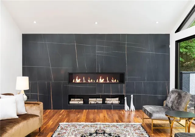 Photo 4 of Single family home for sale at 4070 Whitewater Crk Rd, Atlanta, GA 30327 | MLS# 7812324 | Listing updated on 2026-09-01
