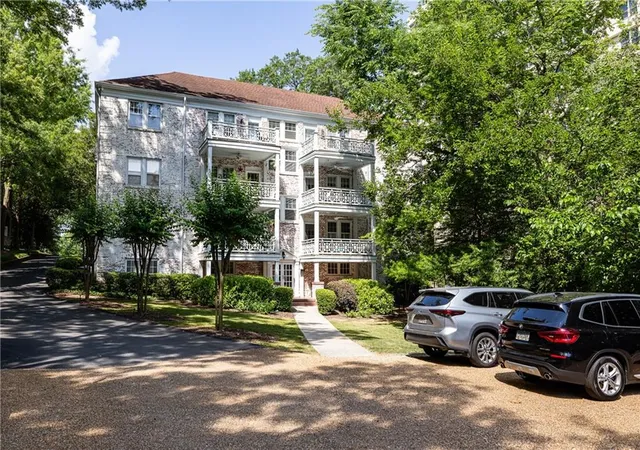 Listing Photo 2 - Condo for sale in building located at 423 Clairemont Ave, Decatur, GA 30030 - Unit #19