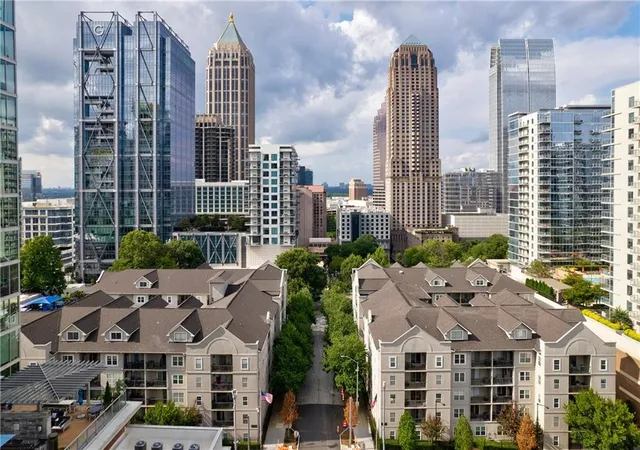 Listing Photo 1 - Condo for sale in building located at 1074 Peachtree Walk Ne, Atlanta, GA 30309 - Unit #B114