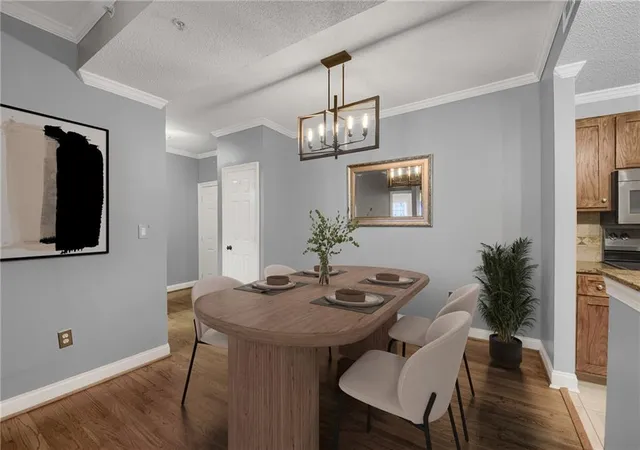 Listing Photo 3 - Condo for sale in building located at 1074 Peachtree Walk Ne, Atlanta, GA 30309 - Unit #B114